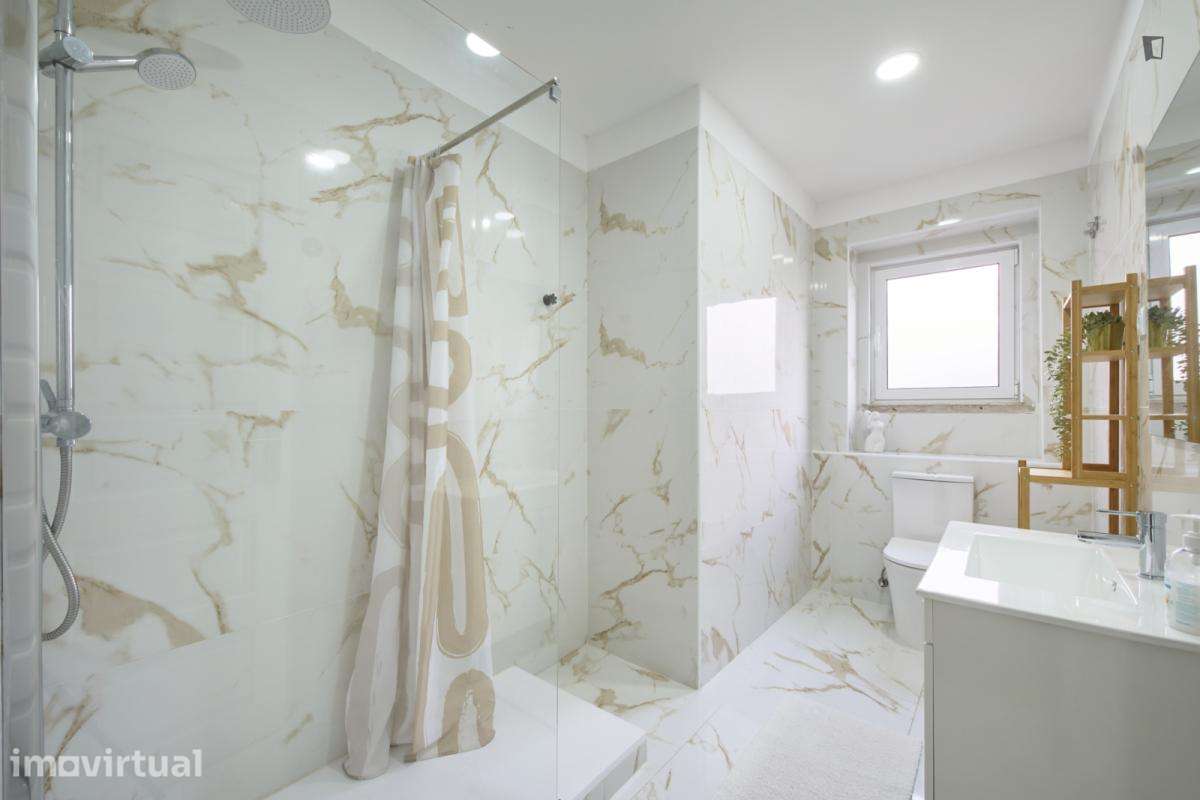 Quarto - localizado em Roma-Areeiro Lisbon - Grande imagem: 3/28