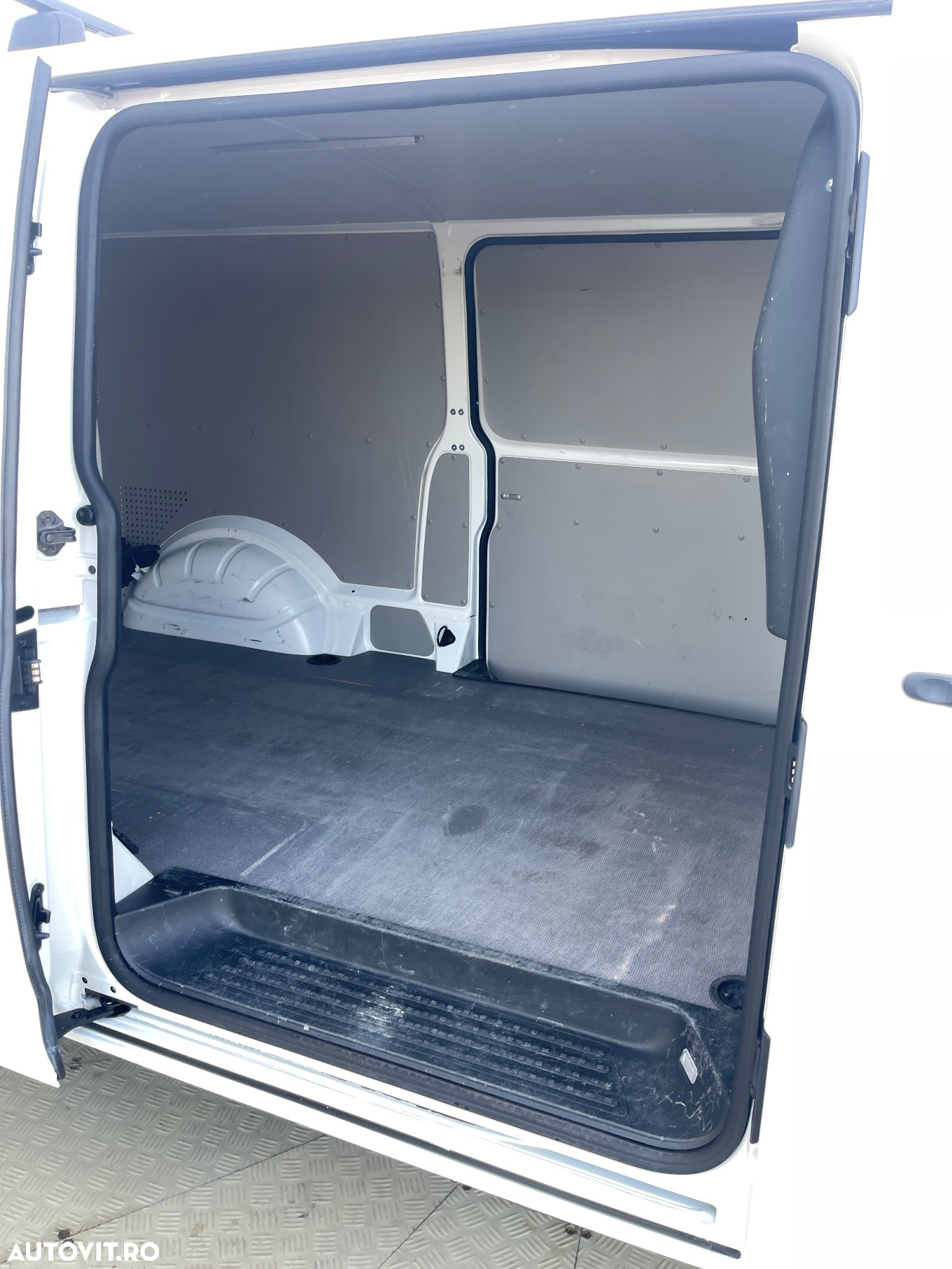 Volkswagen Transporter 2.0TDI  LUNG  2CULISANTE  USI SPATE - 23