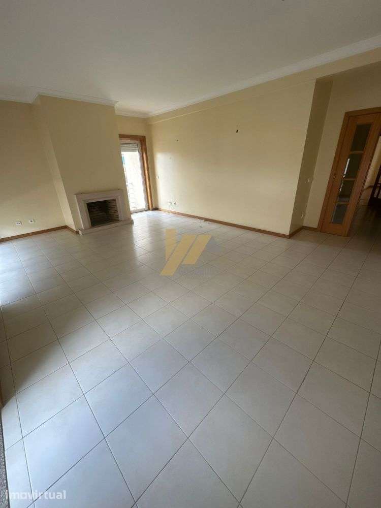 Apartamento T3 com lugar garagem e arrumos - Grande imagem: 2/11