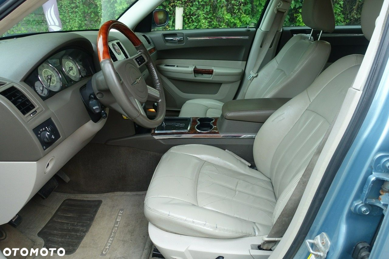 Chrysler 300C - 8