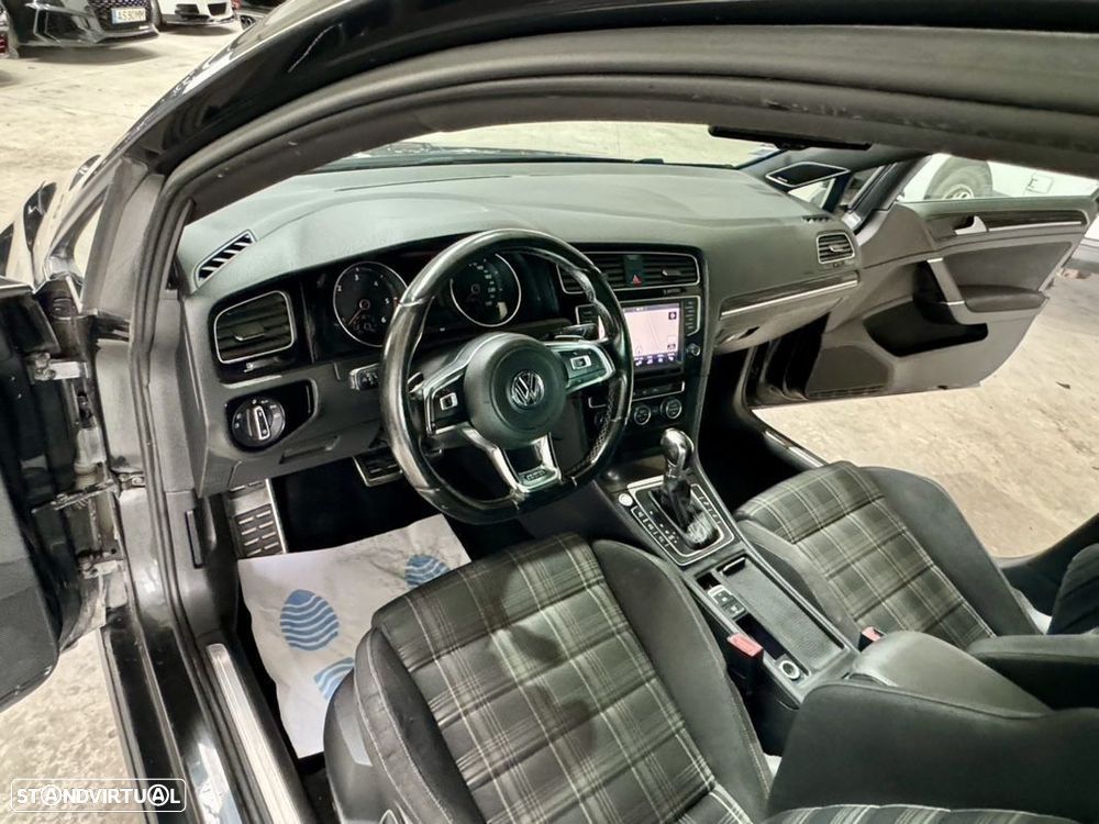 VW Golf 2.0 TDI GTD DSG - 46