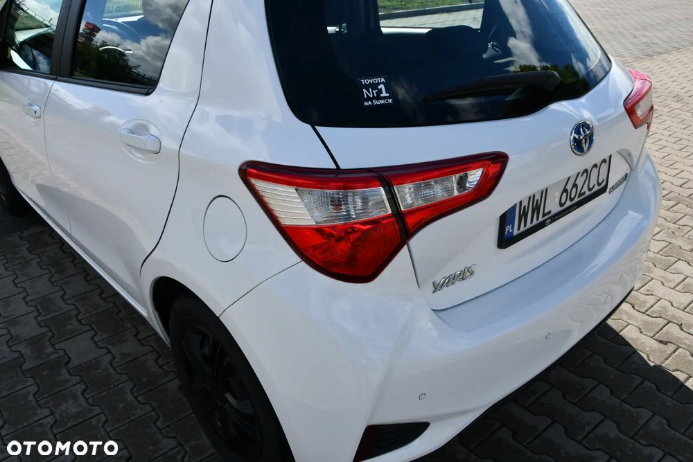 Toyota Yaris Hybrid 100 Active - 19
