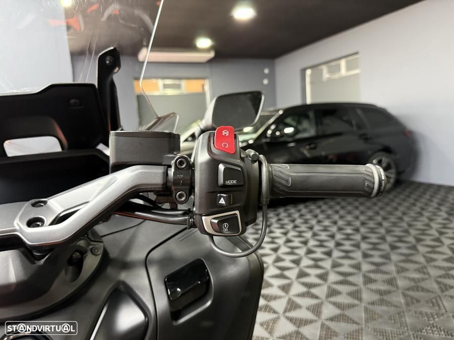 Yamaha TMAX TECH MAX - 17