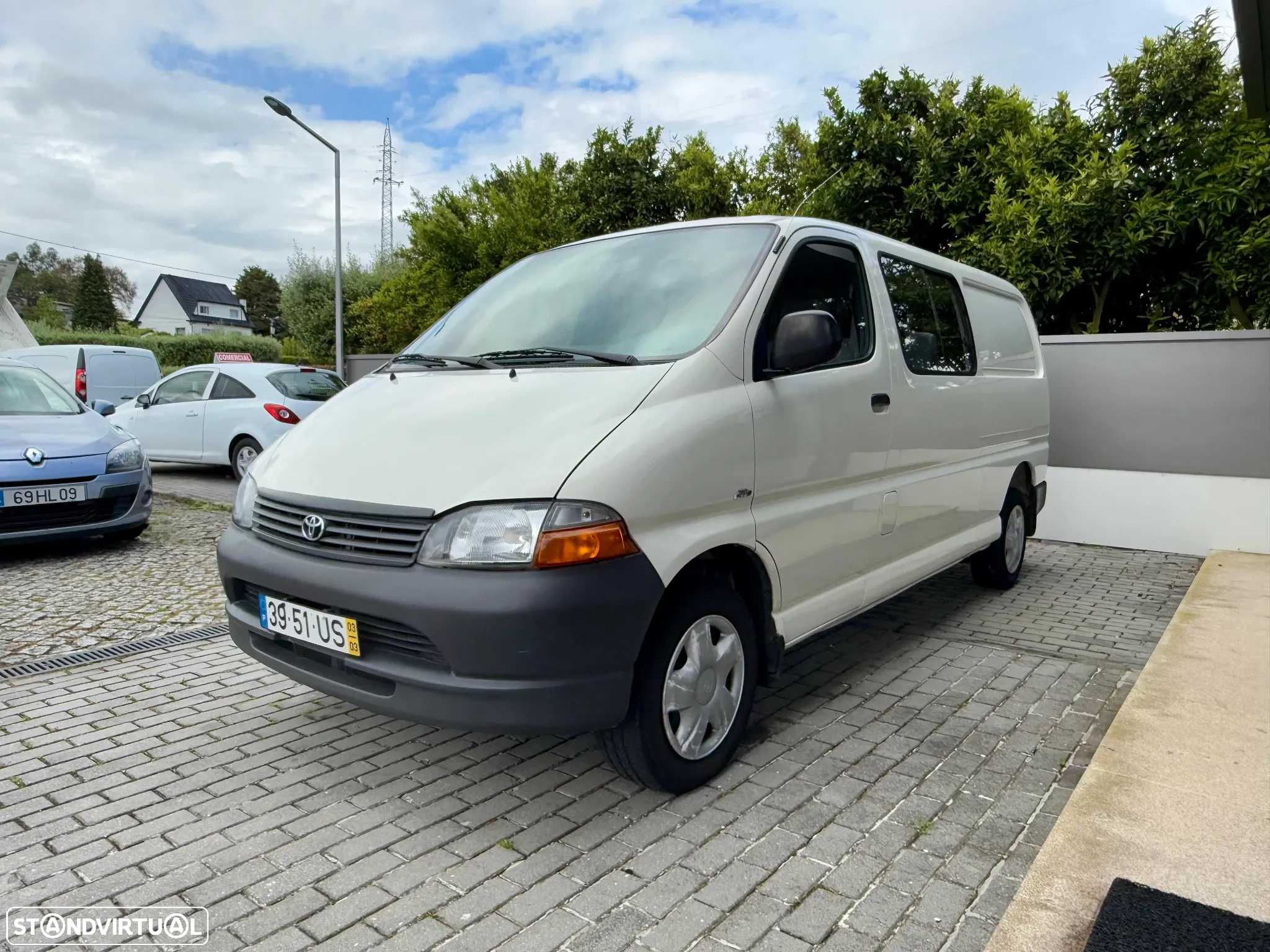 Toyota HiAce - 4