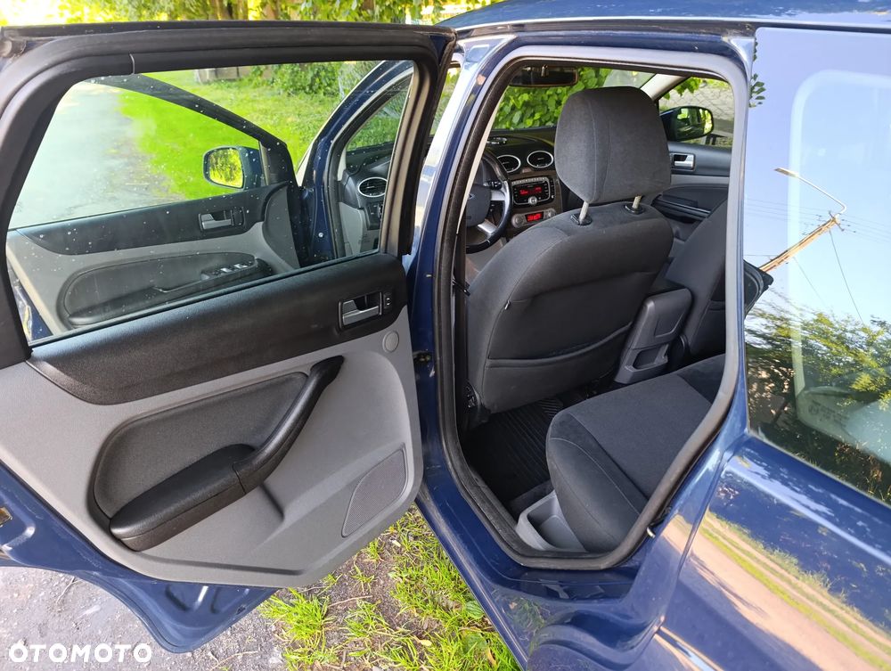 Ford Focus 2.0 TDCi Ghia - 14