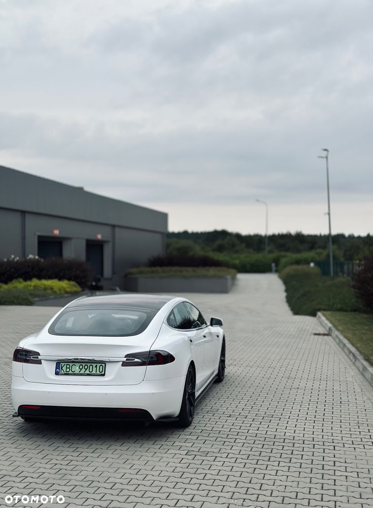 Tesla Model S - 5