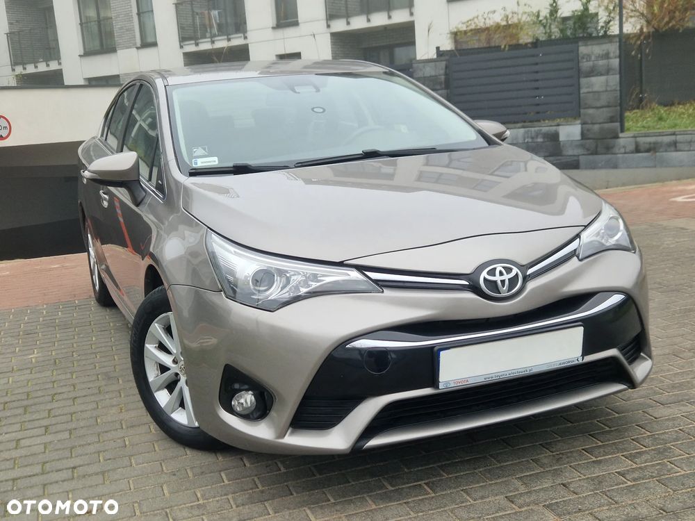 Toyota Avensis 1.6 Premium - 3