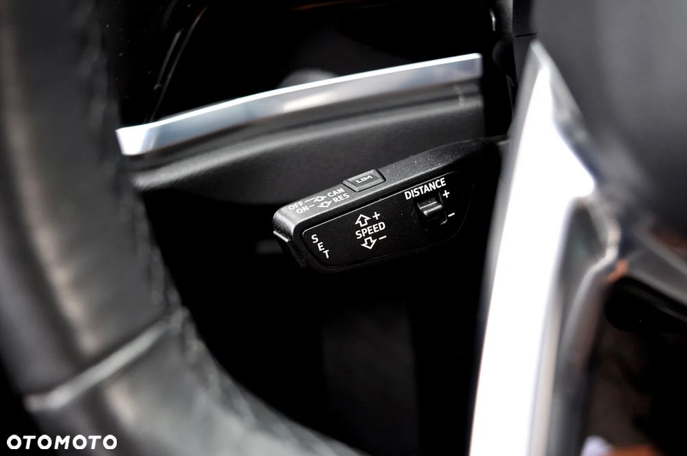 Audi Q3 Sportback 35 TDI quattro S tronic S line - 32
