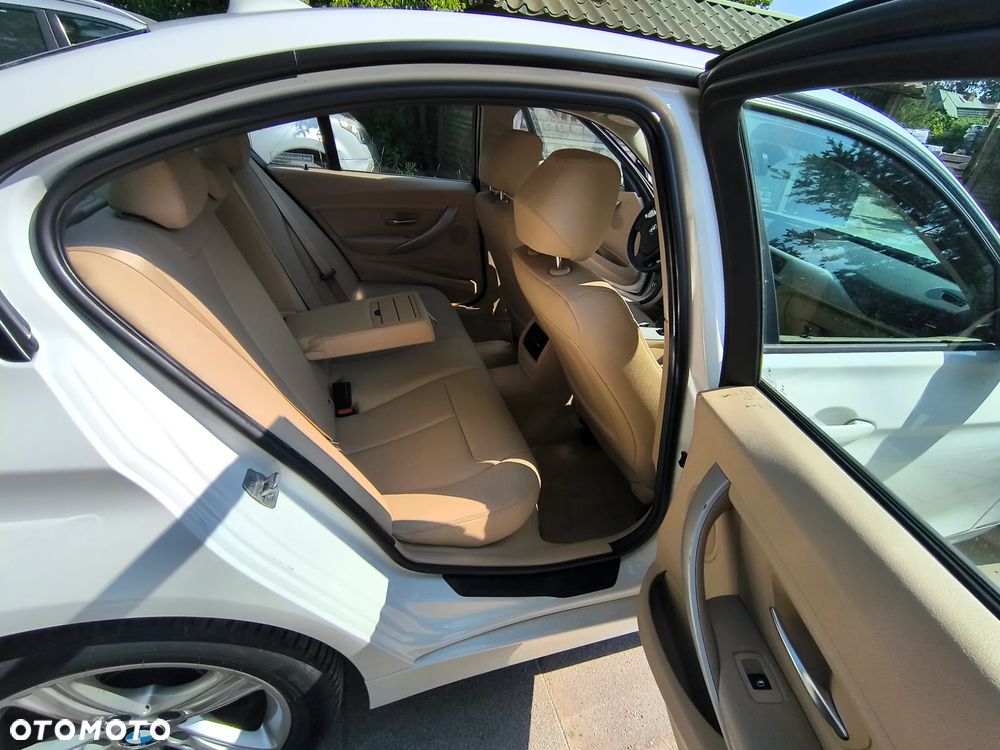 BMW Seria 3 320i Sport-Aut Luxury Line - 30