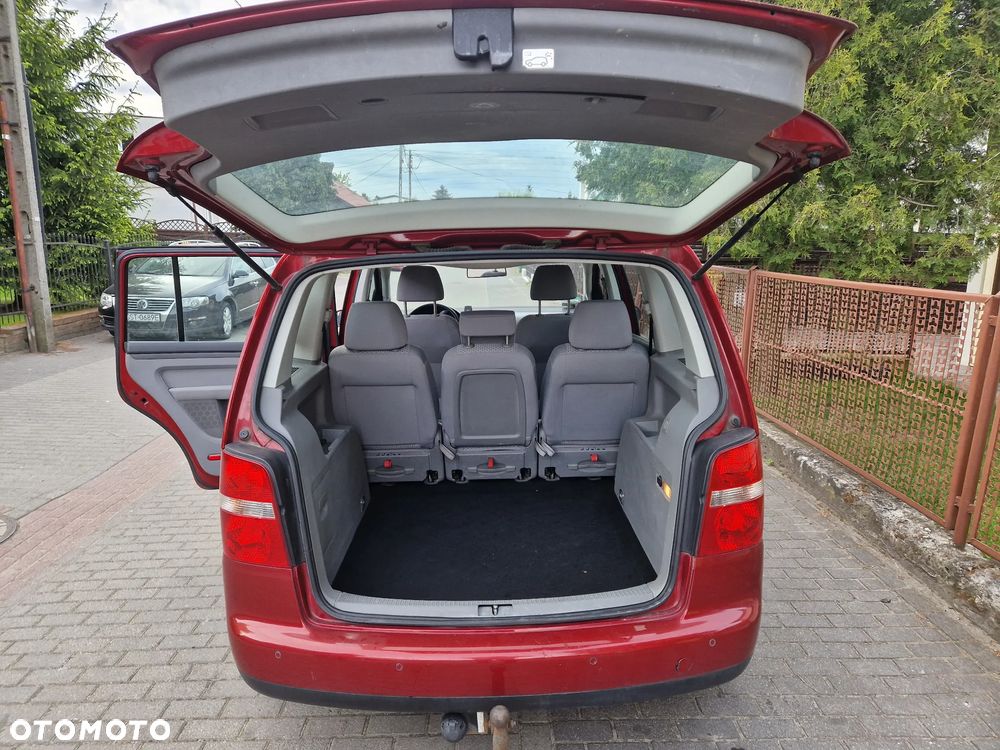 Volkswagen Touran - 8