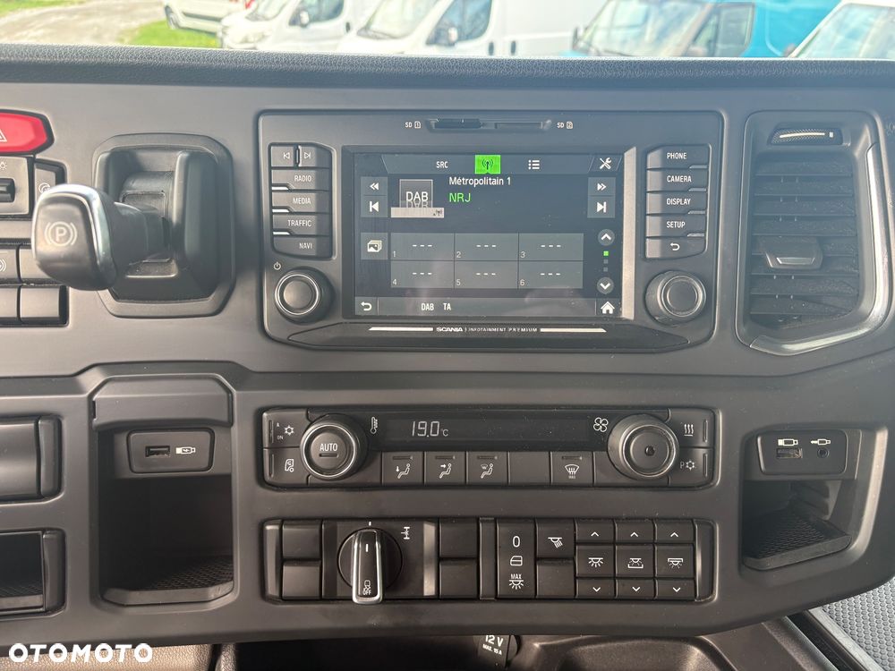 Scania R 450 | RETARDER | FULL LED | CAŁA NA PODUSZKACH | KLIMA POSTOJOWA | DWA ZBIORNIKI | NAWIGACJA | NOWE SPRZĘGŁO | SPROWADZONA | SUPER STAN - 17