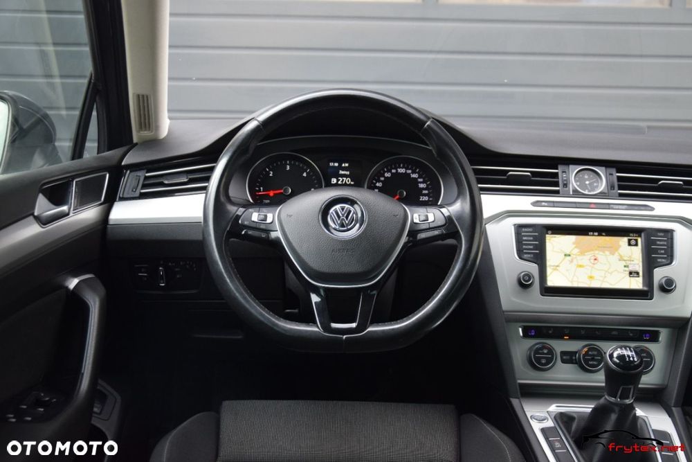 Volkswagen Passat - 32
