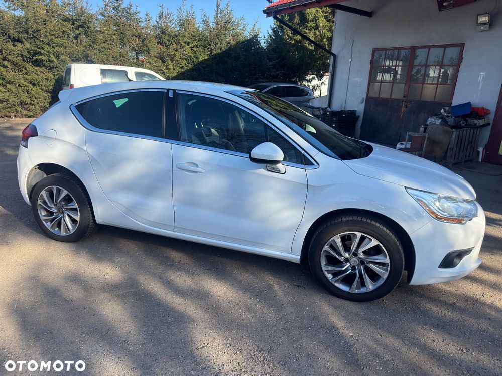 Citroën DS4 1.6 e-HDi SoChic MCP - 4