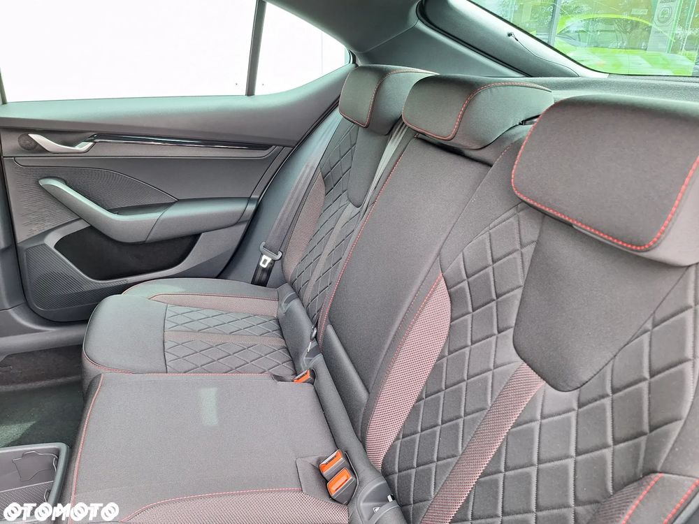 Skoda Octavia 2.0 TSI RS DSG - 16