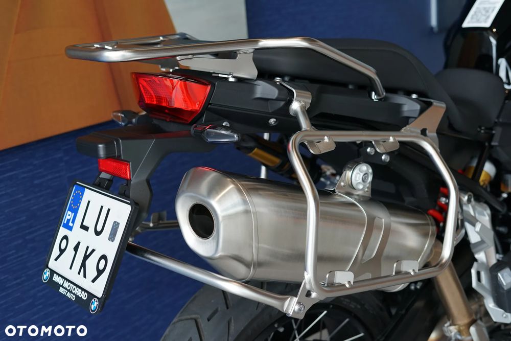 BMW F - 33