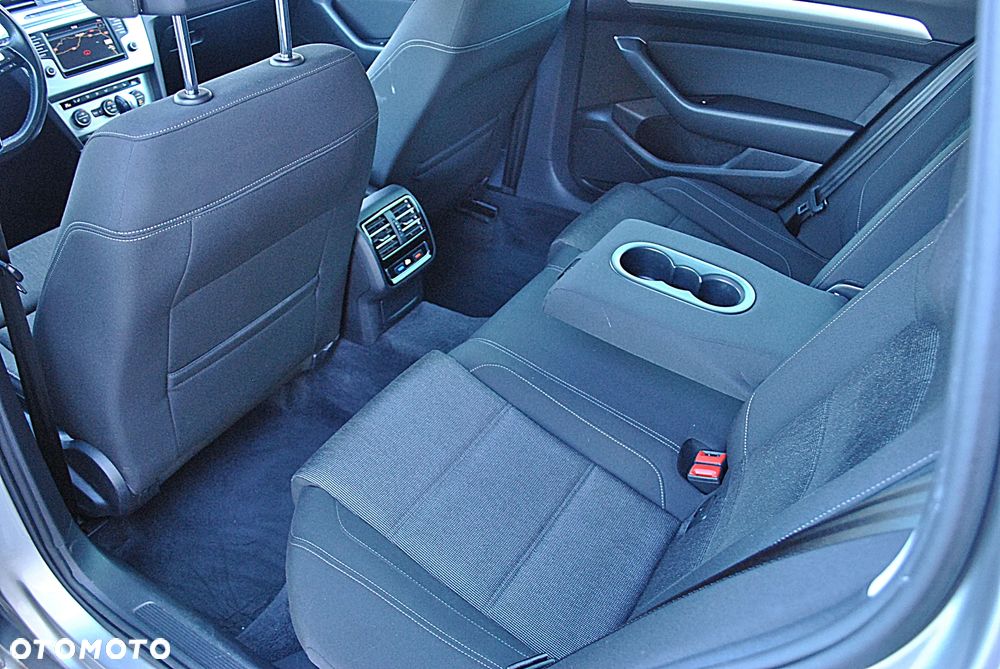 Volkswagen Passat 2.0 TDI SCR DSG Comfortline - 21