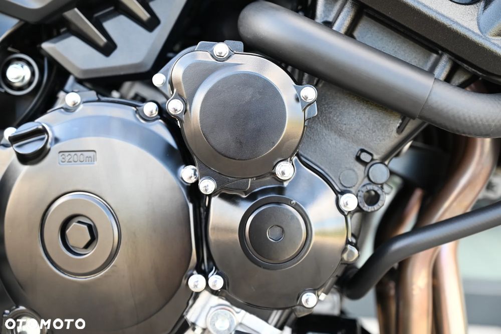 Suzuki GSX - 33