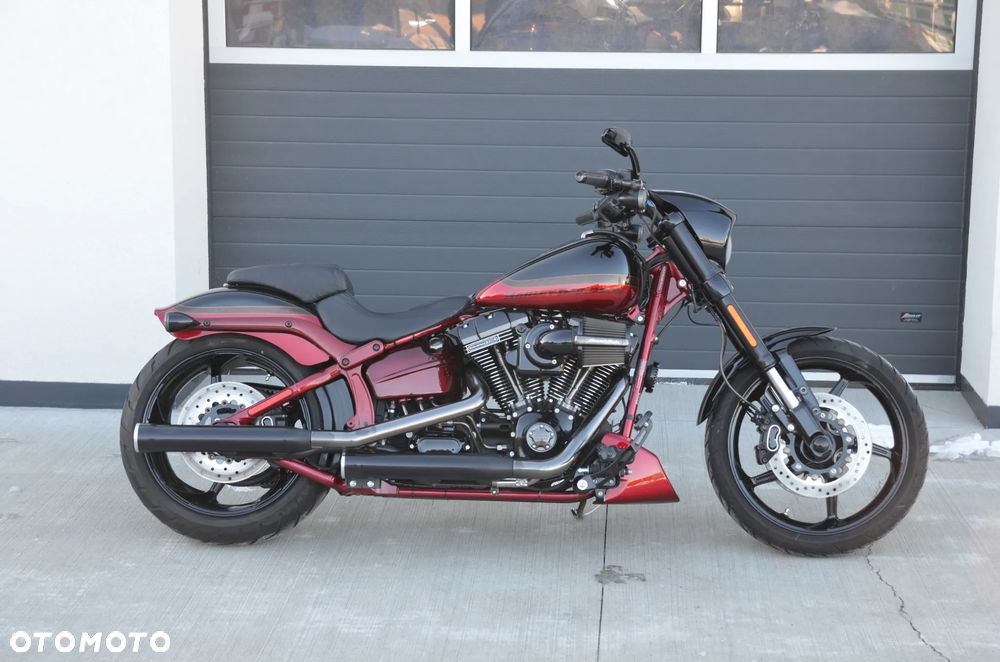Harley-Davidson Softail Breakout - 24