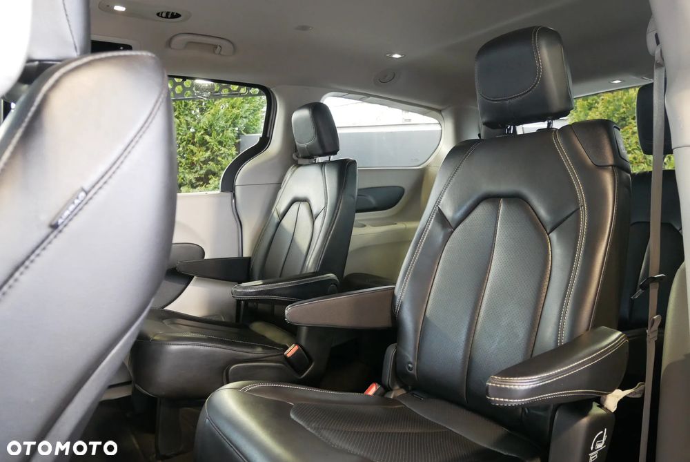 Chrysler Pacifica - 12