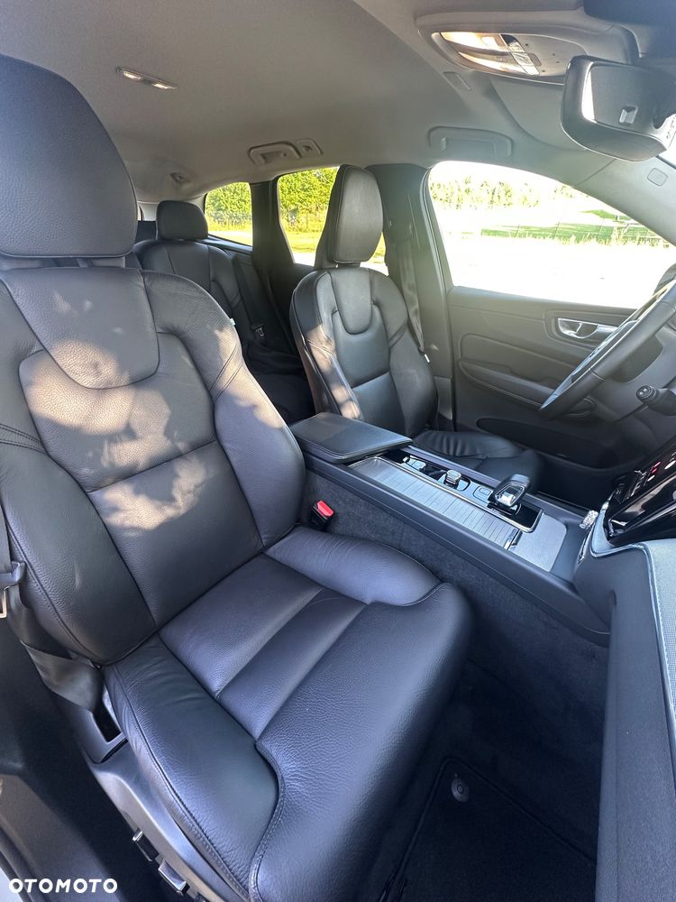 Volvo XC 60 B5 B AWD Plus Dark - 14
