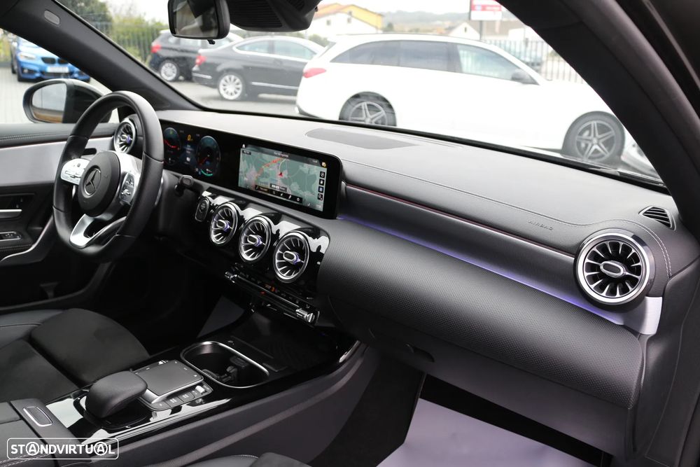 Mercedes-Benz A 250 e 8G-DCT AMG Line - 14