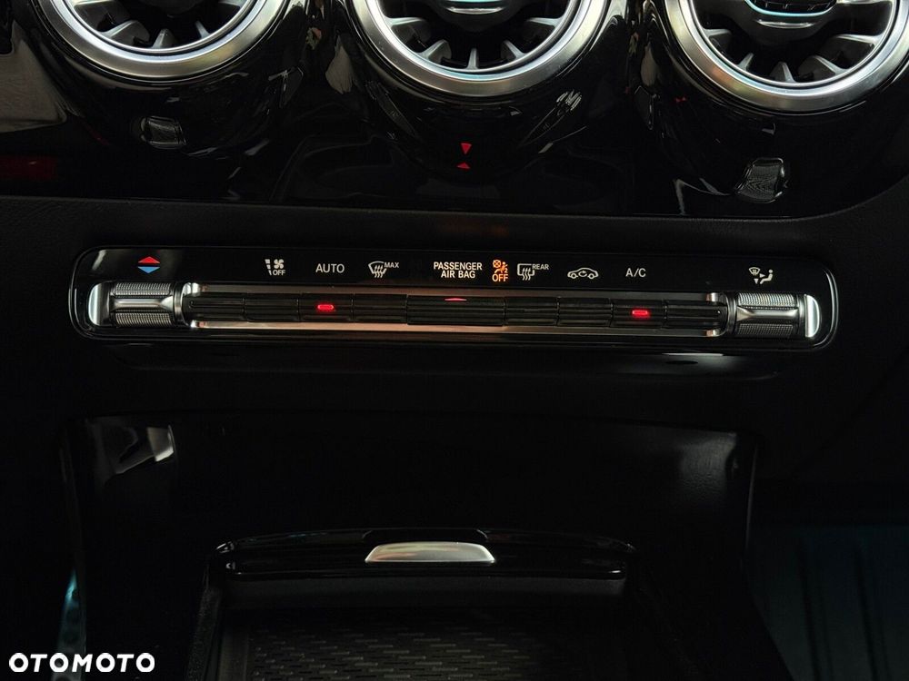 Mercedes-Benz Klasa A 220 4-Matic AMG Line 8G-DCT - 19