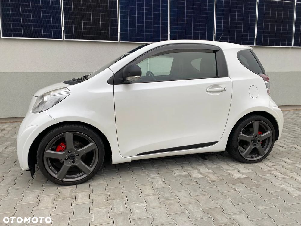Toyota iQ - 3
