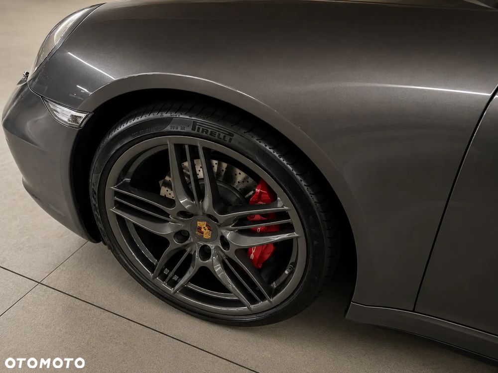 Porsche 911 Carrera 4S - 7