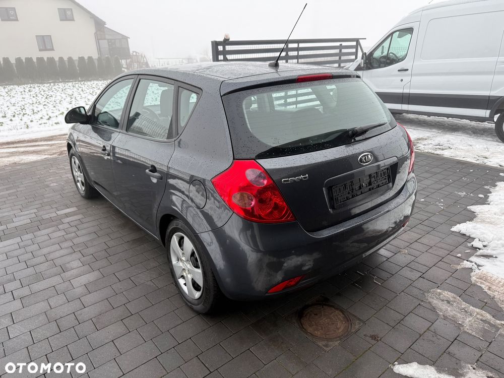 Kia Ceed - 9