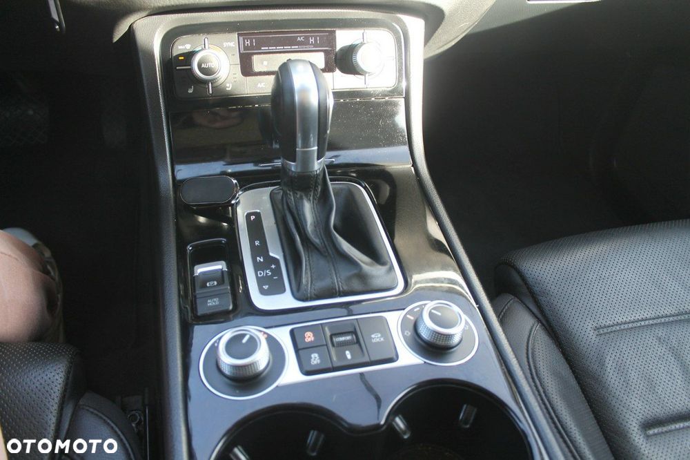 Volkswagen Touareg - 22