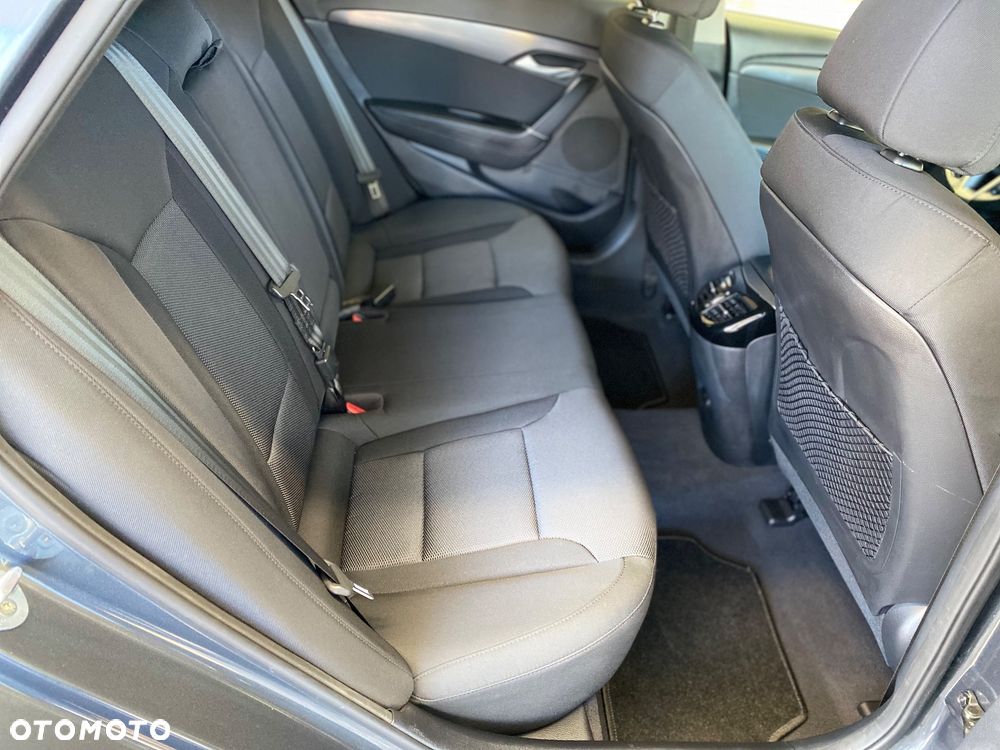 Hyundai i40 Kombi blue 1.7 CRDi DCT Trend - 17