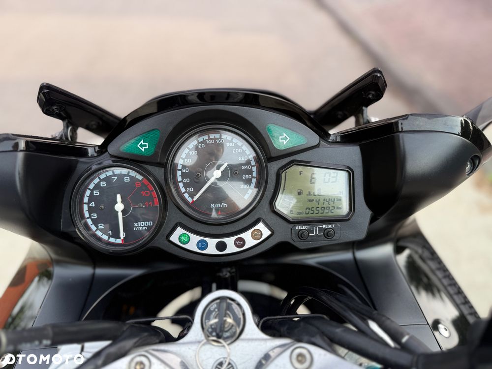 Yamaha FJR - 28