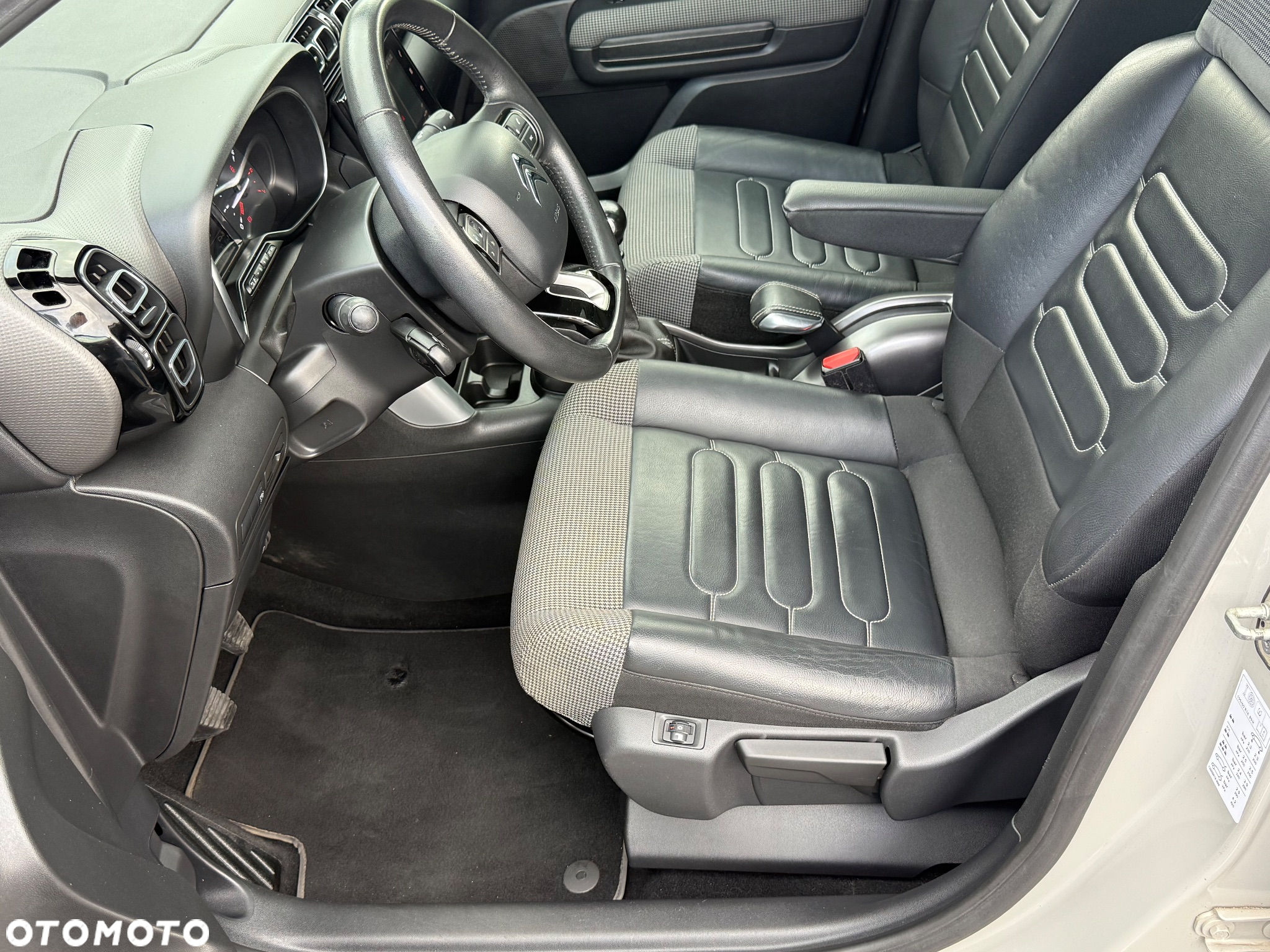 Citroën C3 Aircross BlueHDI 120 Stop & Start Shine - 24