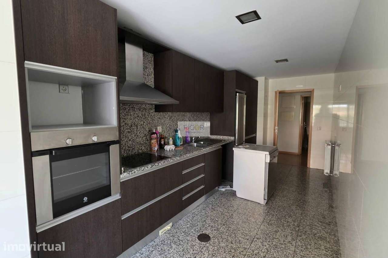 Apartamento T2+1 no Castelo da Maia à estação de Metro e Ismai. - Grande imagem: 5/19