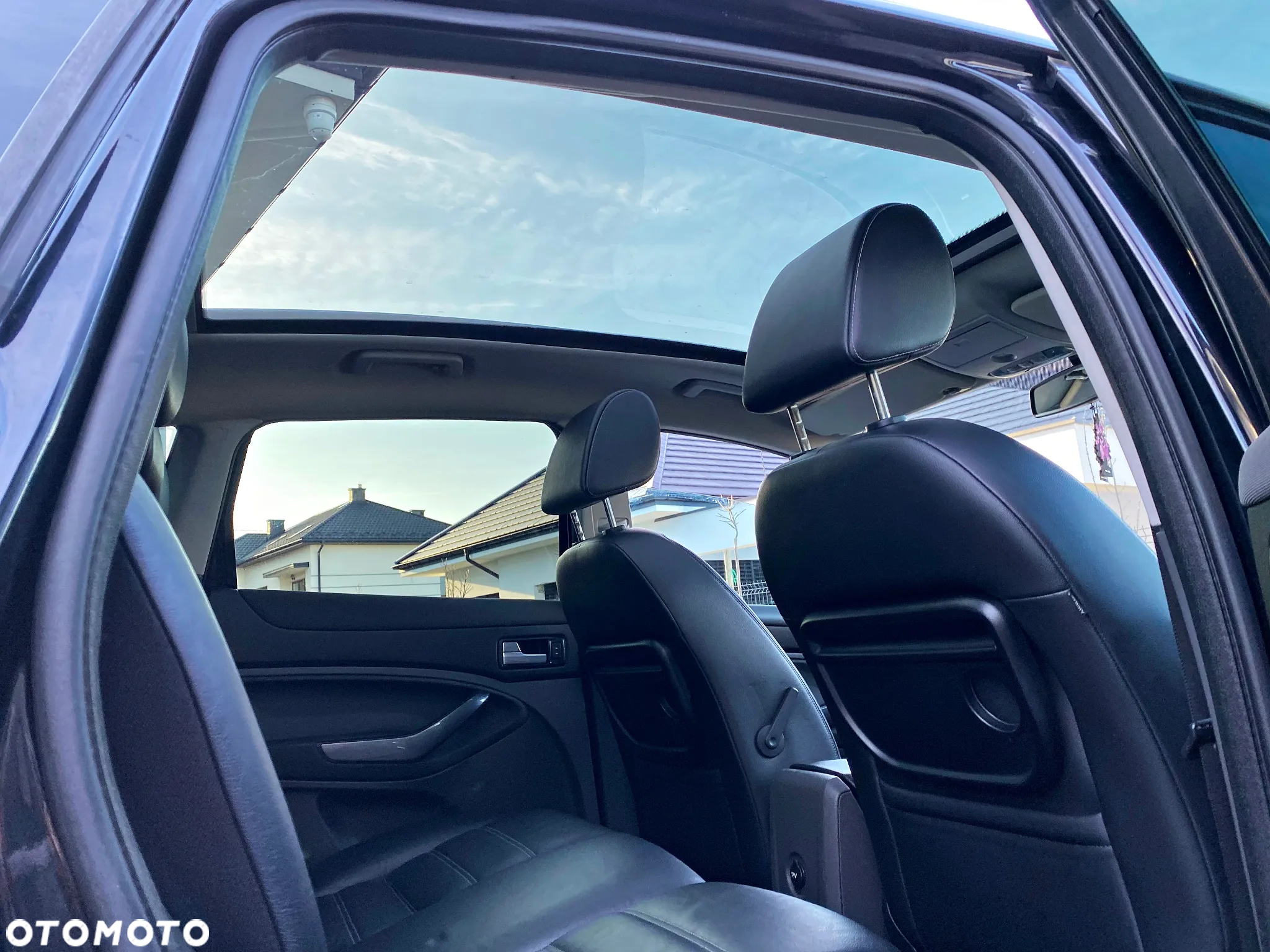 Ford Kuga 2.0 TDCi 2x4 Titanium - 25