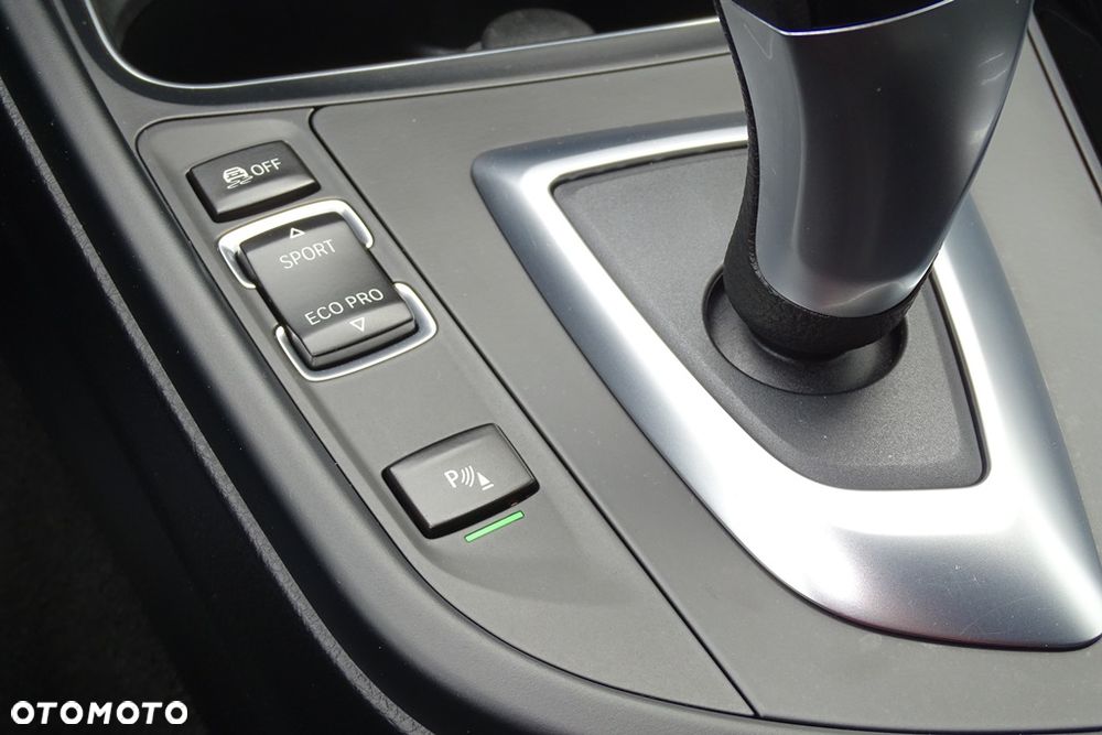 BMW Seria 3 320d xDrive Luxury Line sport - 39