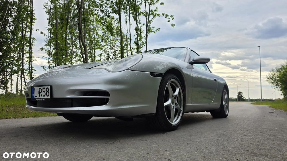 Porsche 911 Carrera - 16
