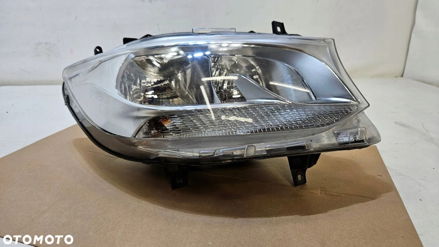 LAMPA PRAWA PRZÓD PRZEDNIA MERCEDES SPRINTER W907 W910 ZWYKŁA A9109060100 - 2