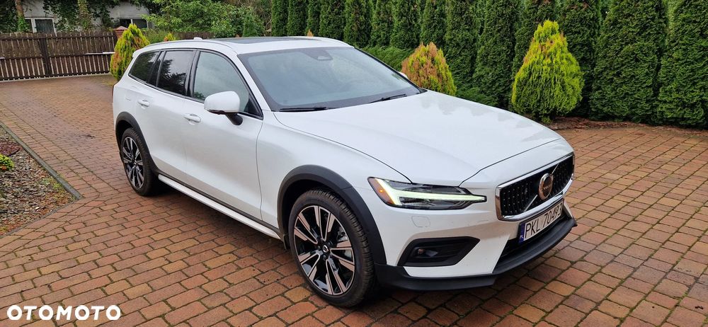 Volvo V60 Cross Country - 1