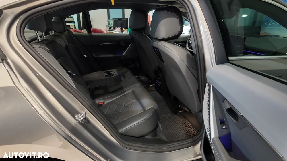 BMW Seria 5 520d xDrive AT MHEV - 37