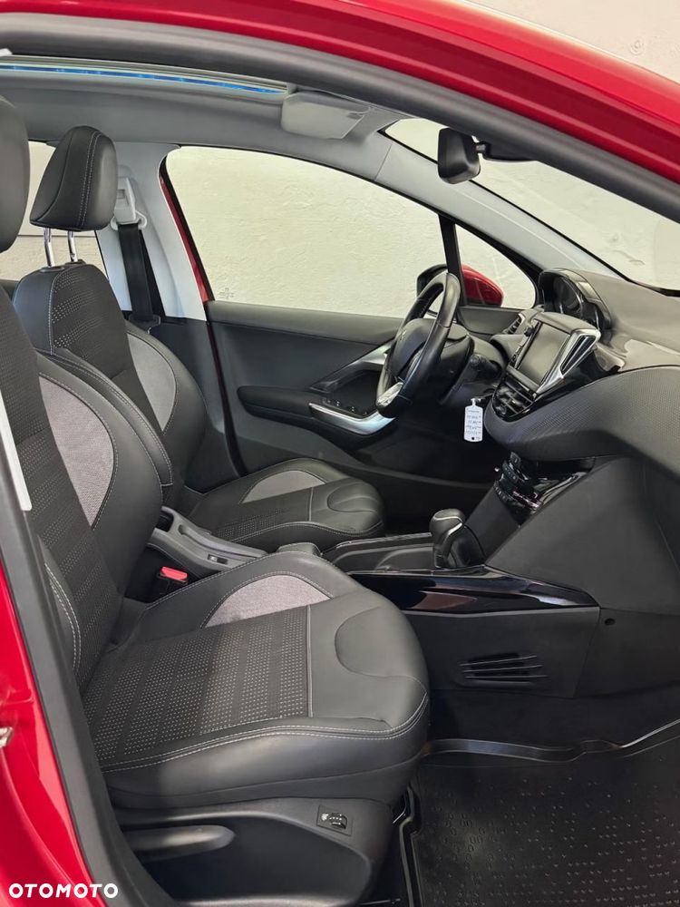 Peugeot 2008 1.2 Pure Tech Allure S&S EAT6 - 19