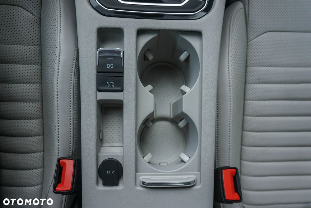 Volkswagen Passat 2.0 TDI Elegance DSG - 23