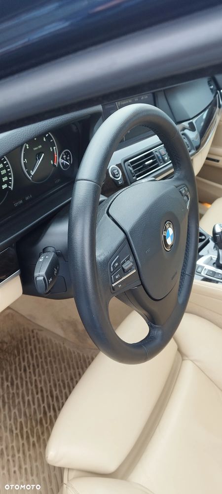 BMW Seria 5 525d - 29