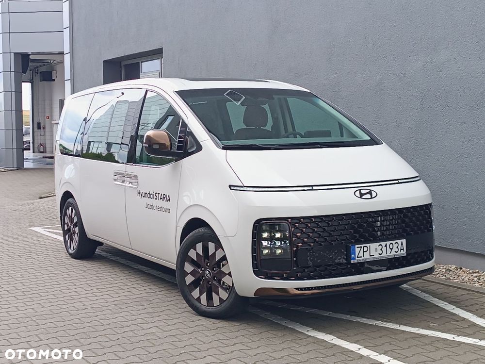 Hyundai Staria 1.6 T-GDI HEV Luxury - 4