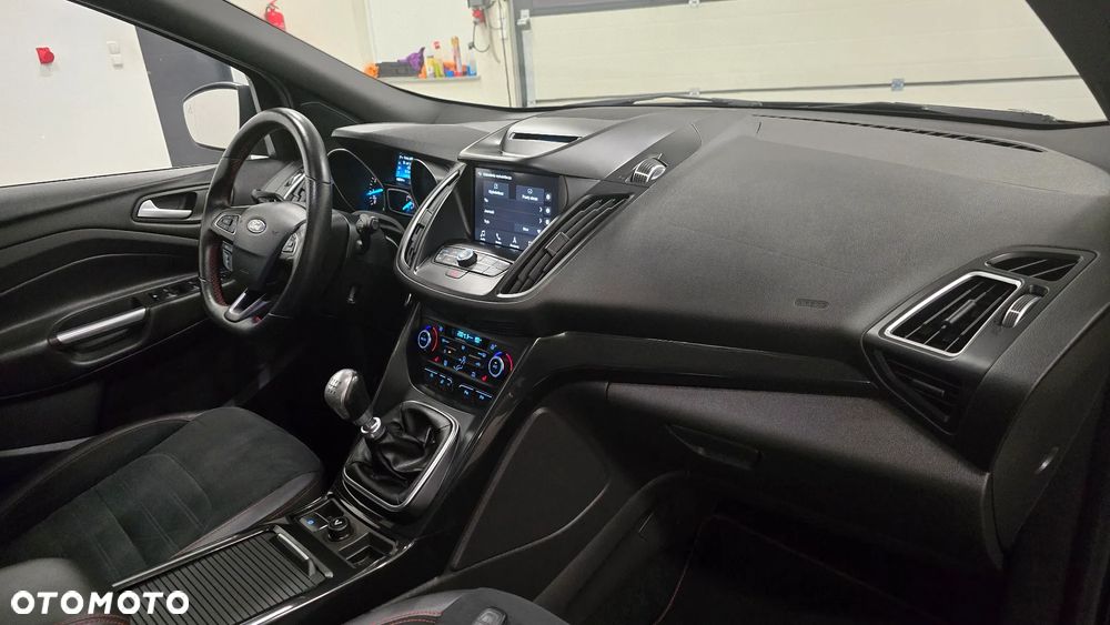 Ford Kuga 1.5 EcoBoost FWD ST-Line - 17