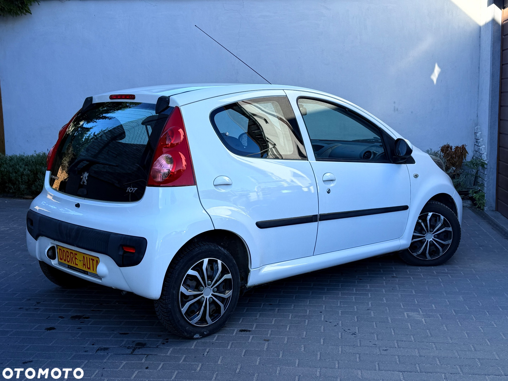 Peugeot 107 1.0 Happy - 25