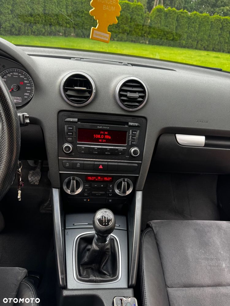 Audi A3 Sportback 1.6 TDI DPF Ambiente - 15