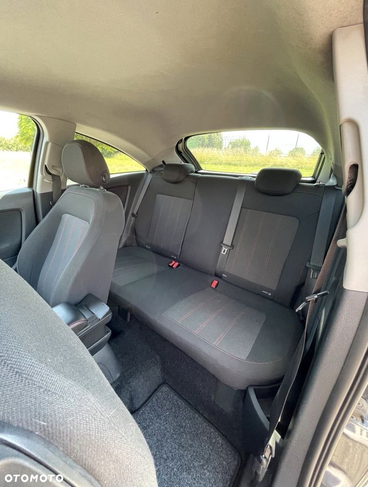 Opel Corsa 1.4 16V Cosmo - 11