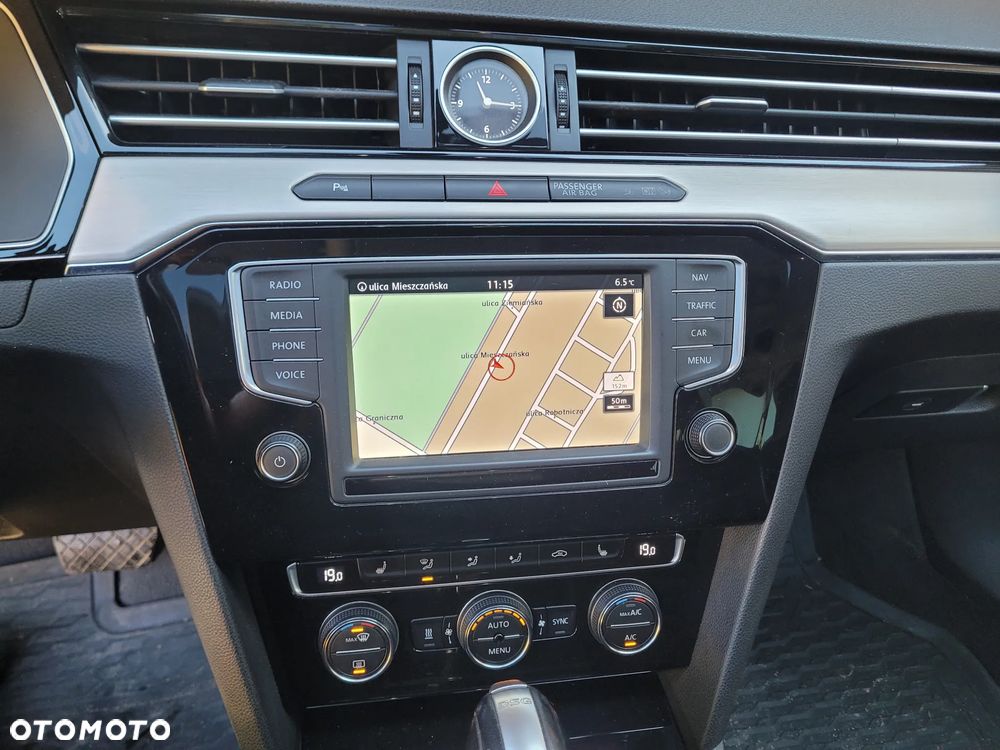 Volkswagen Passat Variant 2.0 TDI SCR DSG Comfortline - 27