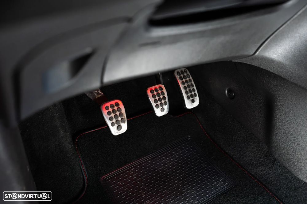 Ford Fiesta 1.6 EcoBoost c/ Pack Pele Desportiva ST - 20